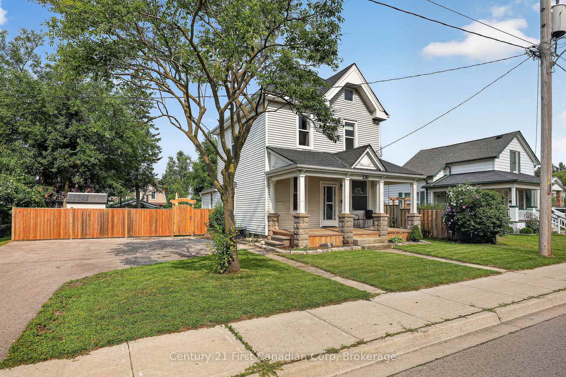 Photo 3 of 150 Manitoba Street, St. Thomas — HOMEH