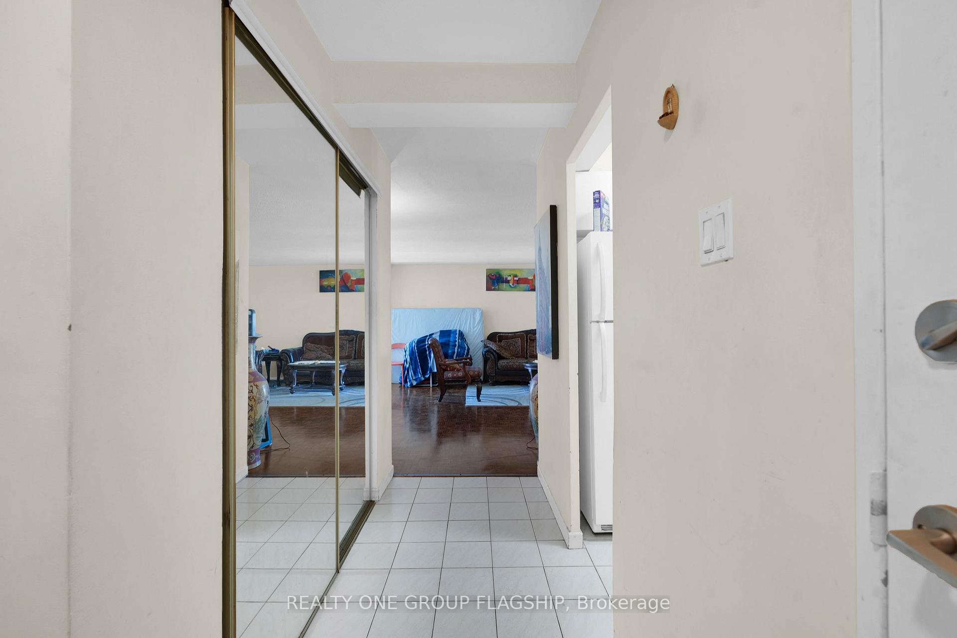 Photo 5 of Unit 1401, 61 Richview Road, Etobicoke, Humber Heights — HOMEH