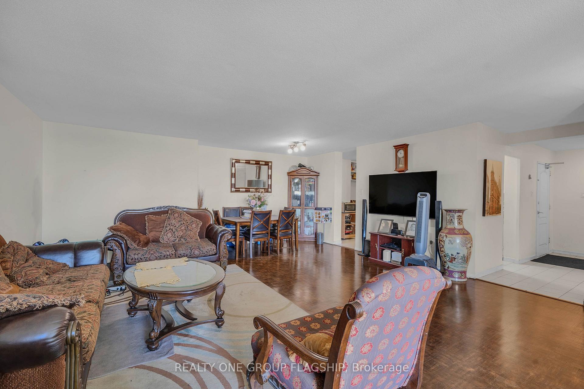 Photo 7 of Unit 1401, 61 Richview Road, Etobicoke, Humber Heights — HOMEH