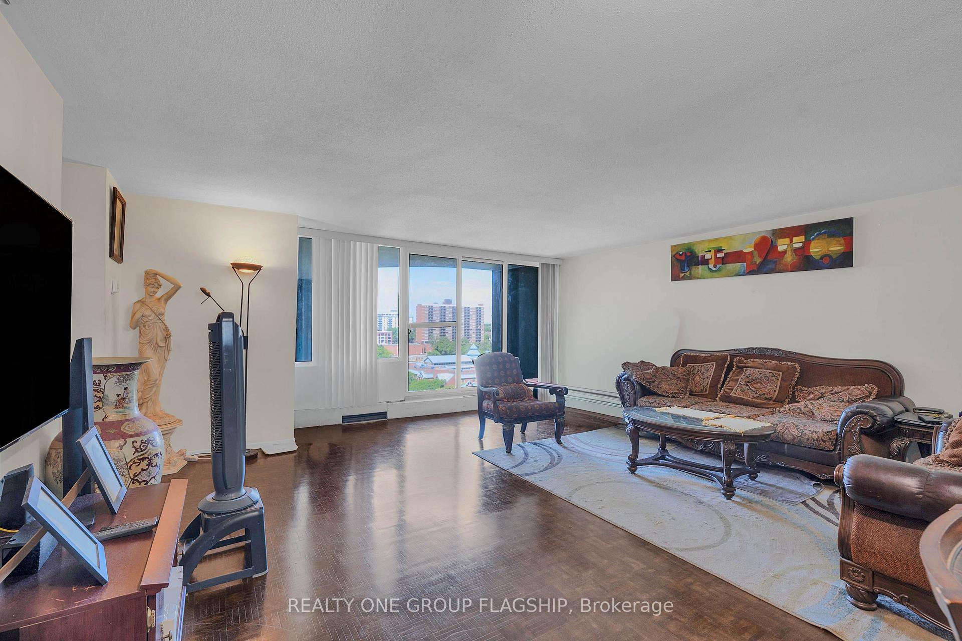 Photo 8 of Unit 1401, 61 Richview Road, Etobicoke, Humber Heights — HOMEH
