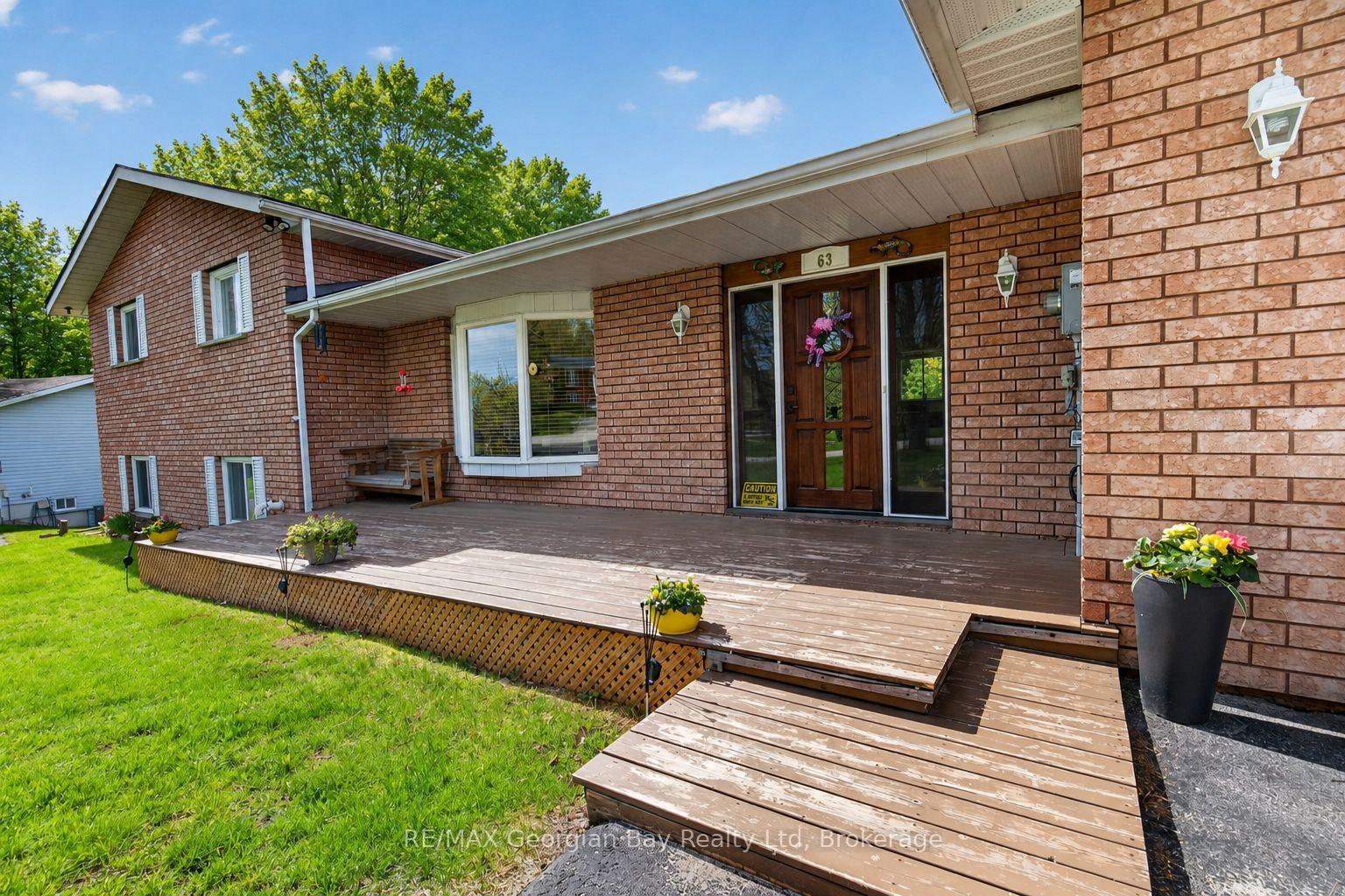 Photo 2 of 63 Lepage Drive, Penetanguishene — HOMEH