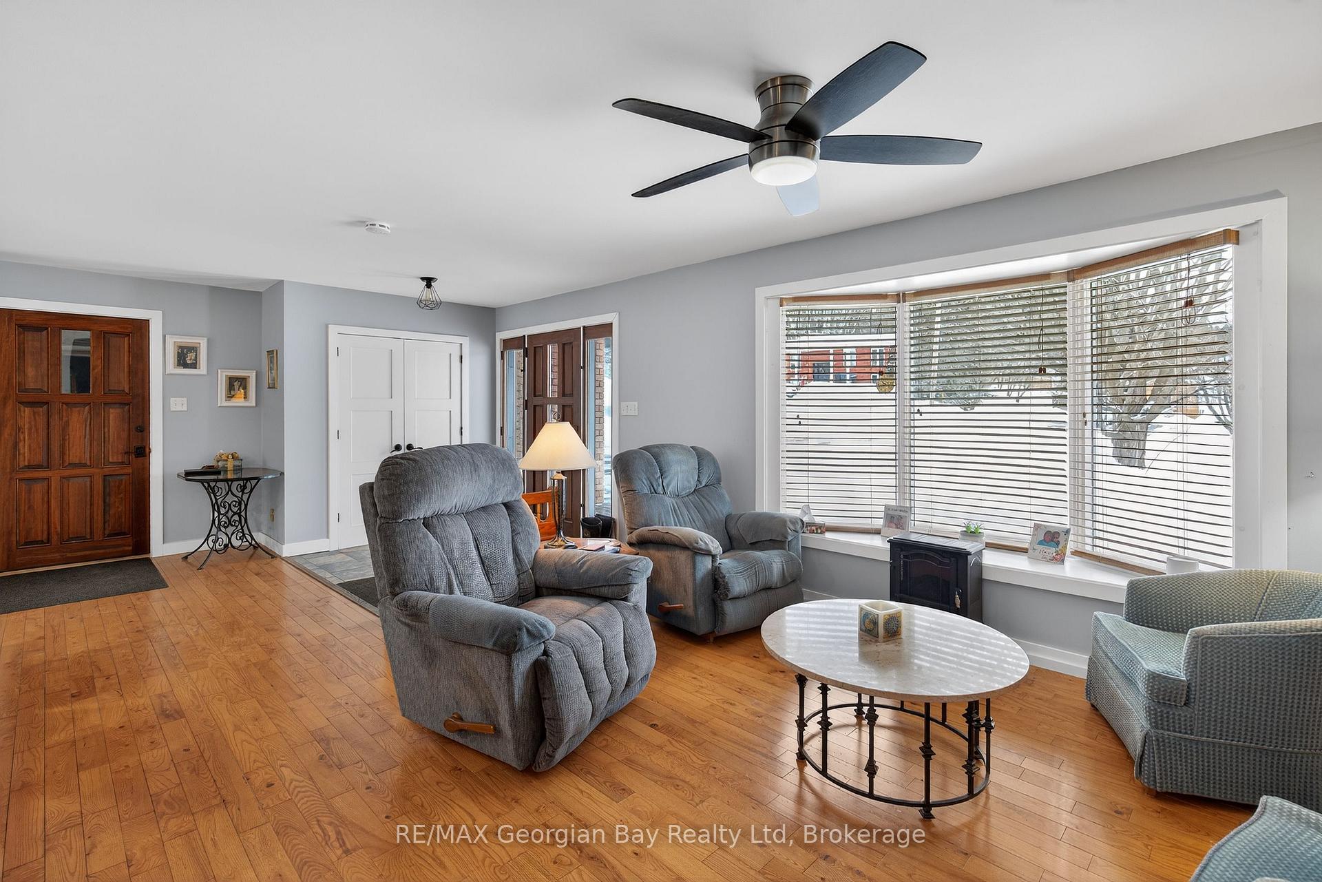 Photo 4 of 63 Lepage Drive, Penetanguishene — HOMEH