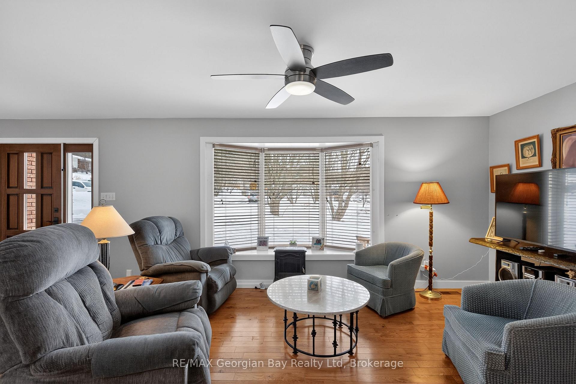 Photo 5 of 63 Lepage Drive, Penetanguishene — HOMEH