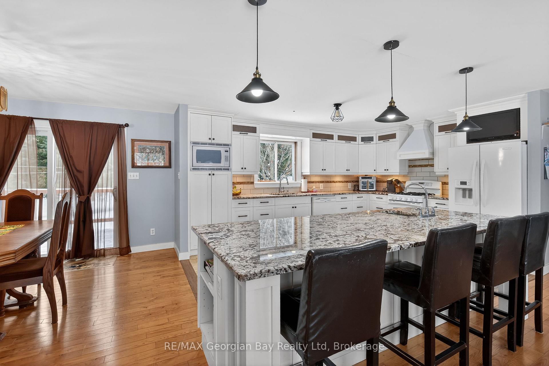 Photo 8 of 63 Lepage Drive, Penetanguishene — HOMEH