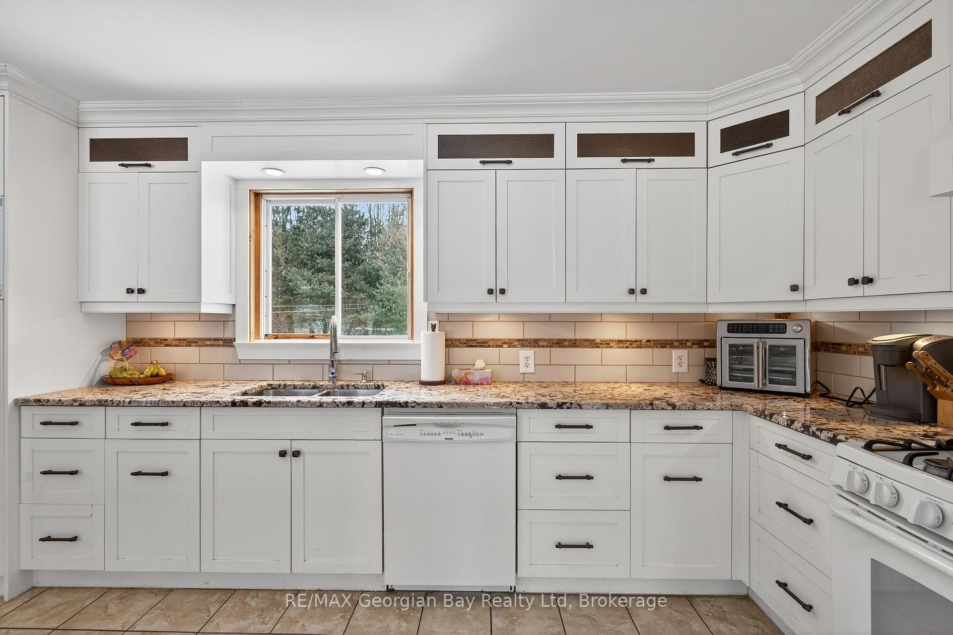 Photo 11 of 63 Lepage Drive, Penetanguishene — HOMEH