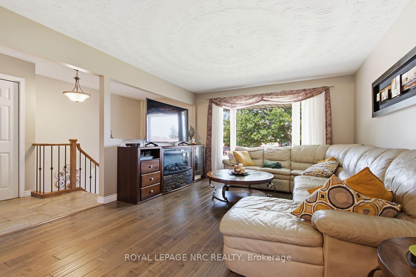 Photo 6 of 28 Rollins Drive, Welland, N. Welland — HOMEH