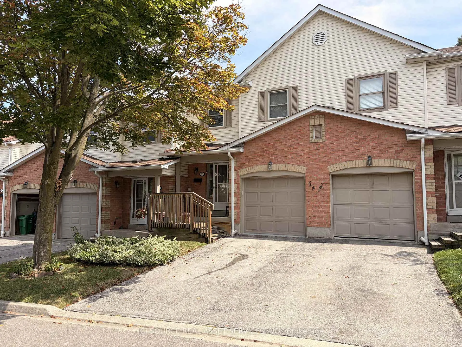 Front of Unit 55, 2355 Fifth Line W