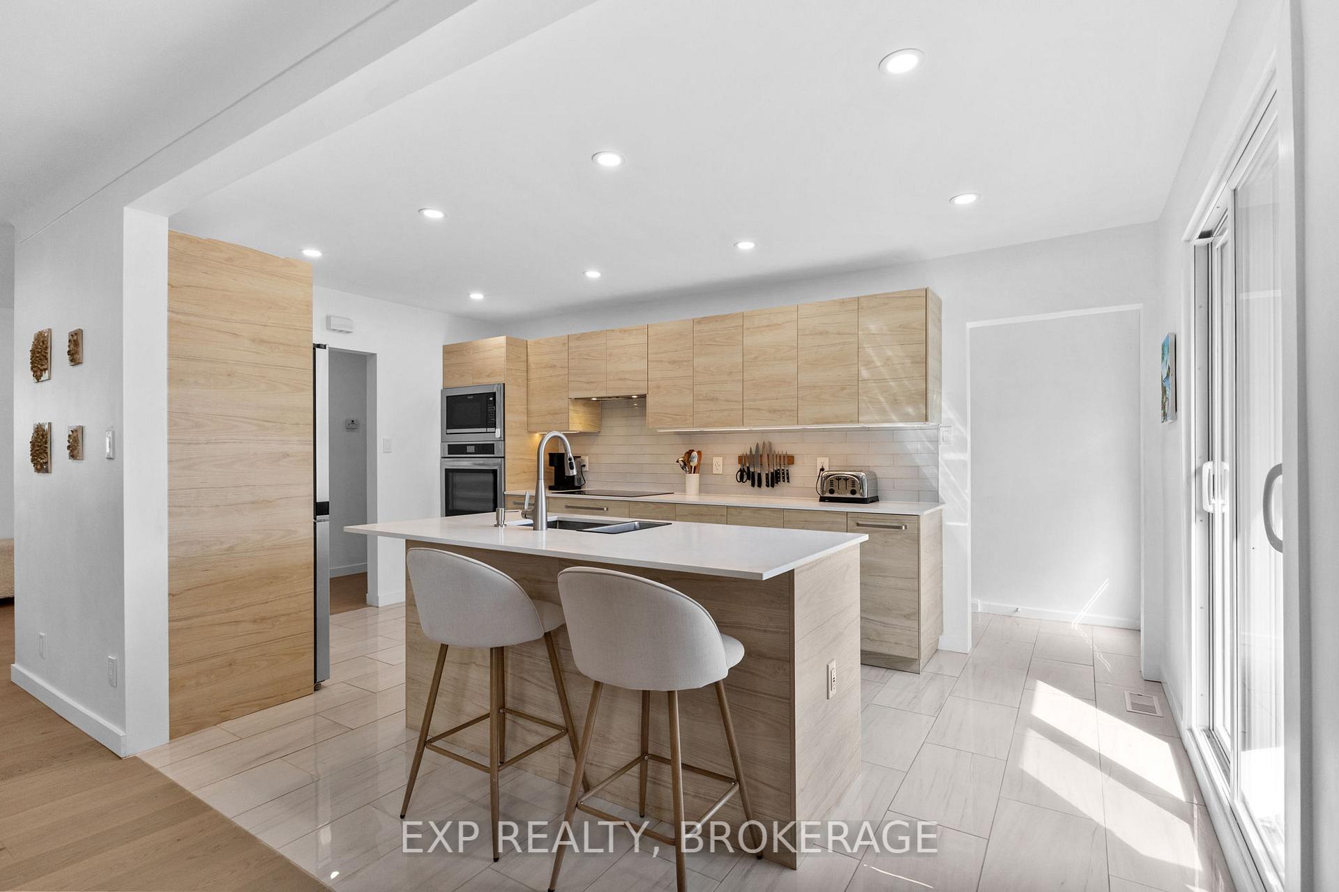 Photo 4 of 1502 Farnsworth Avenue, Ottawa, Alta Vista — HOMEH