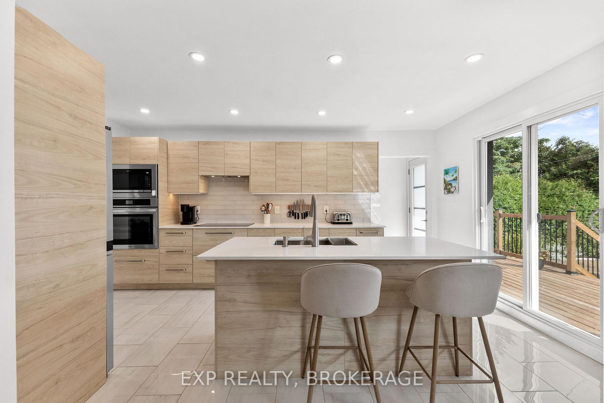 Photo 5 of 1502 Farnsworth Avenue, Ottawa, Alta Vista — HOMEH