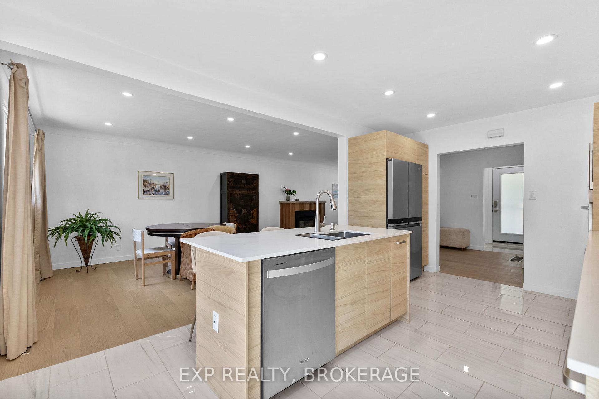 Photo 6 of 1502 Farnsworth Avenue, Ottawa, Alta Vista — HOMEH