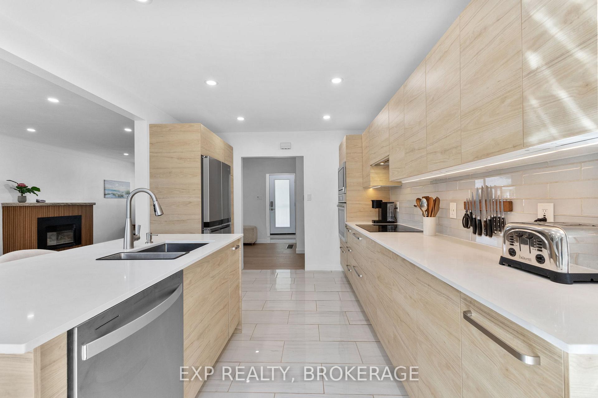 Photo 7 of 1502 Farnsworth Avenue, Ottawa, Alta Vista — HOMEH