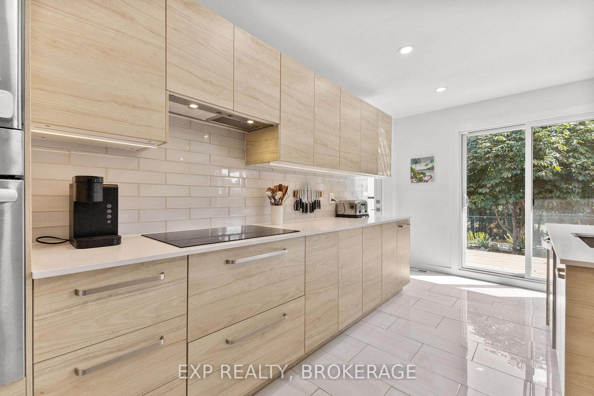 Photo 8 of 1502 Farnsworth Avenue, Ottawa, Alta Vista — HOMEH