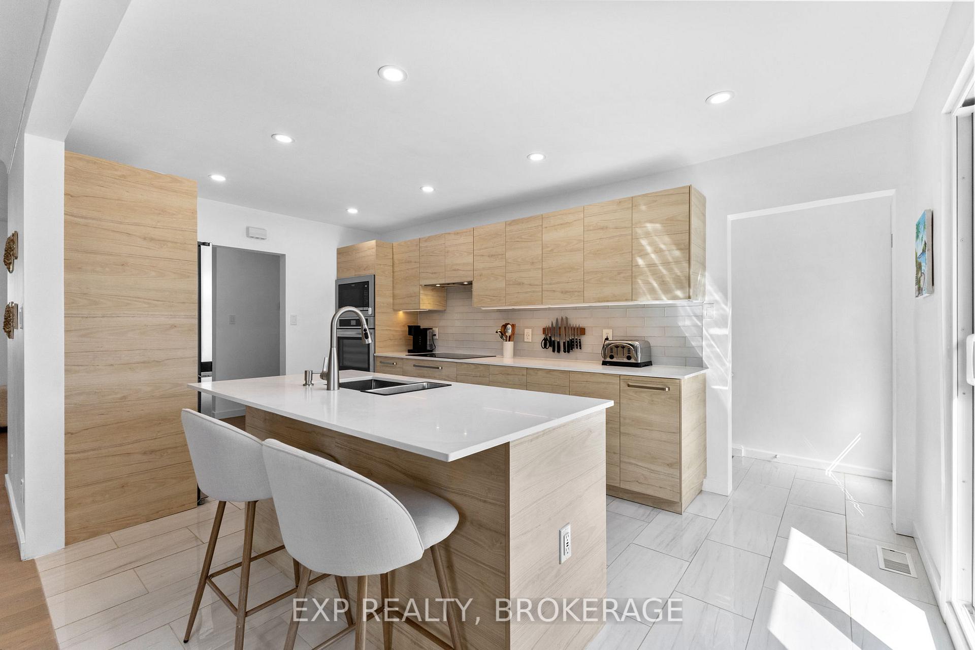 Photo 10 of 1502 Farnsworth Avenue, Ottawa, Alta Vista — HOMEH
