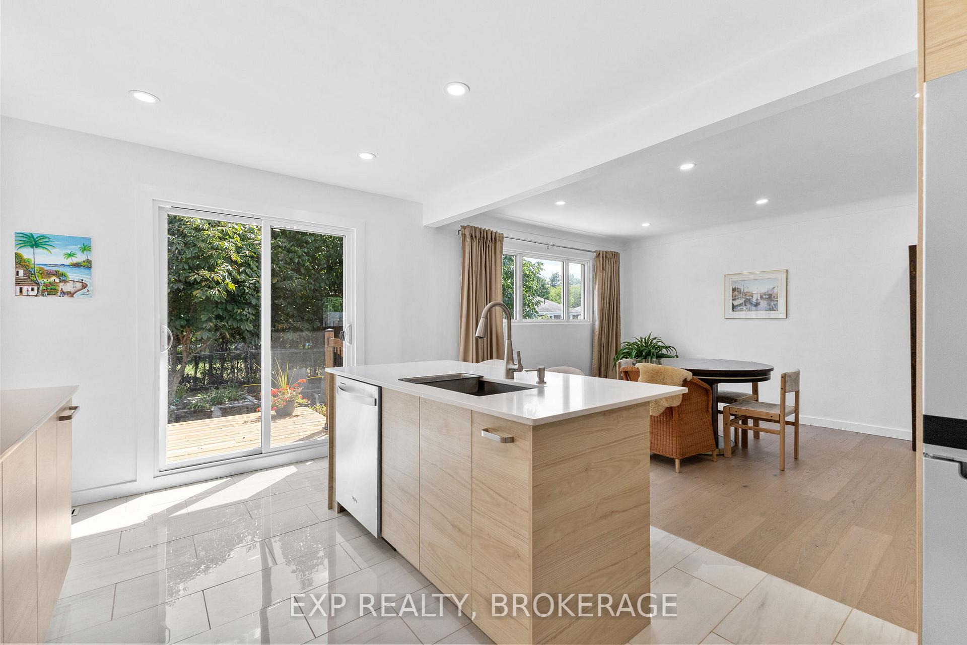 Photo 11 of 1502 Farnsworth Avenue, Ottawa, Alta Vista — HOMEH
