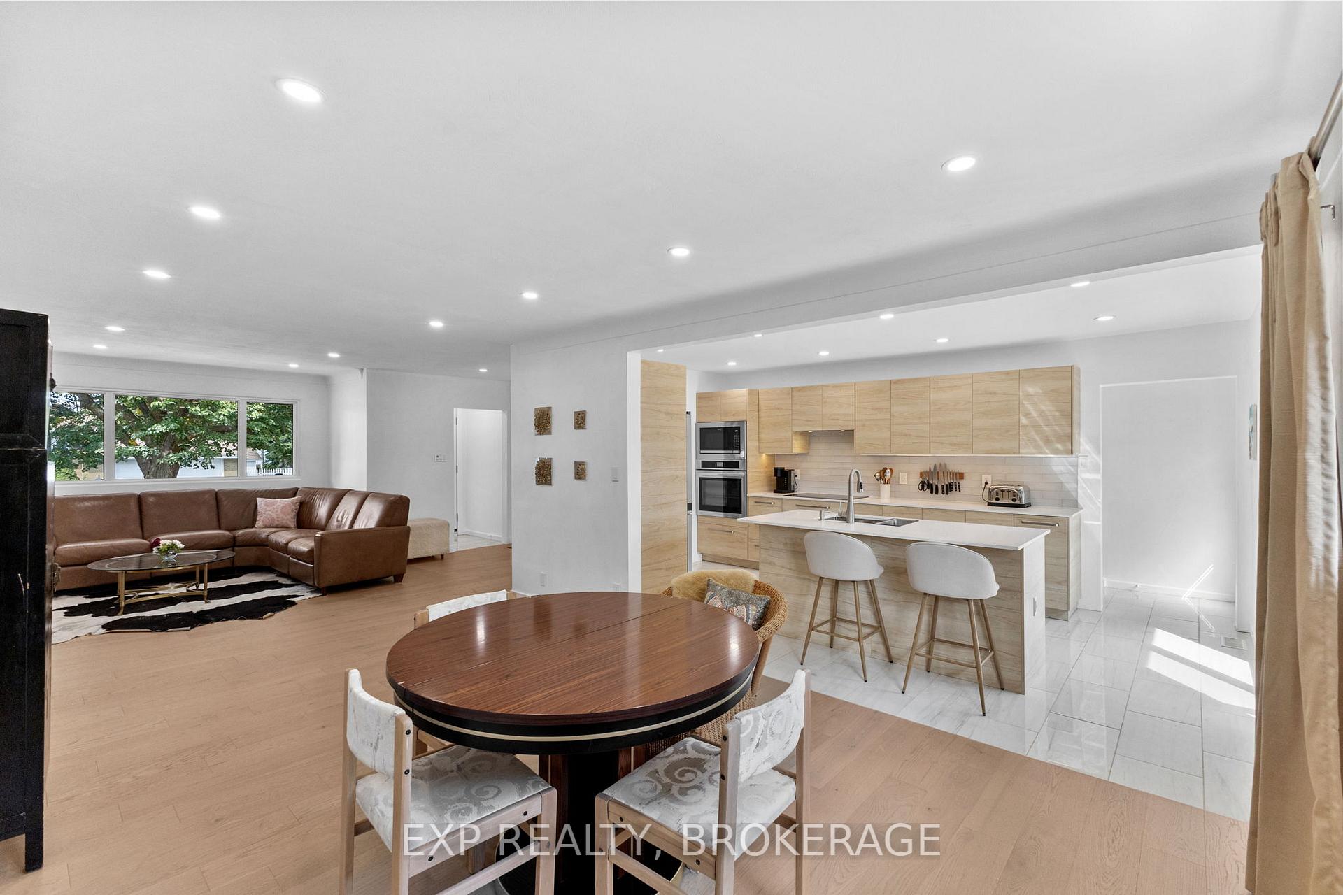 Photo 12 of 1502 Farnsworth Avenue, Ottawa, Alta Vista — HOMEH