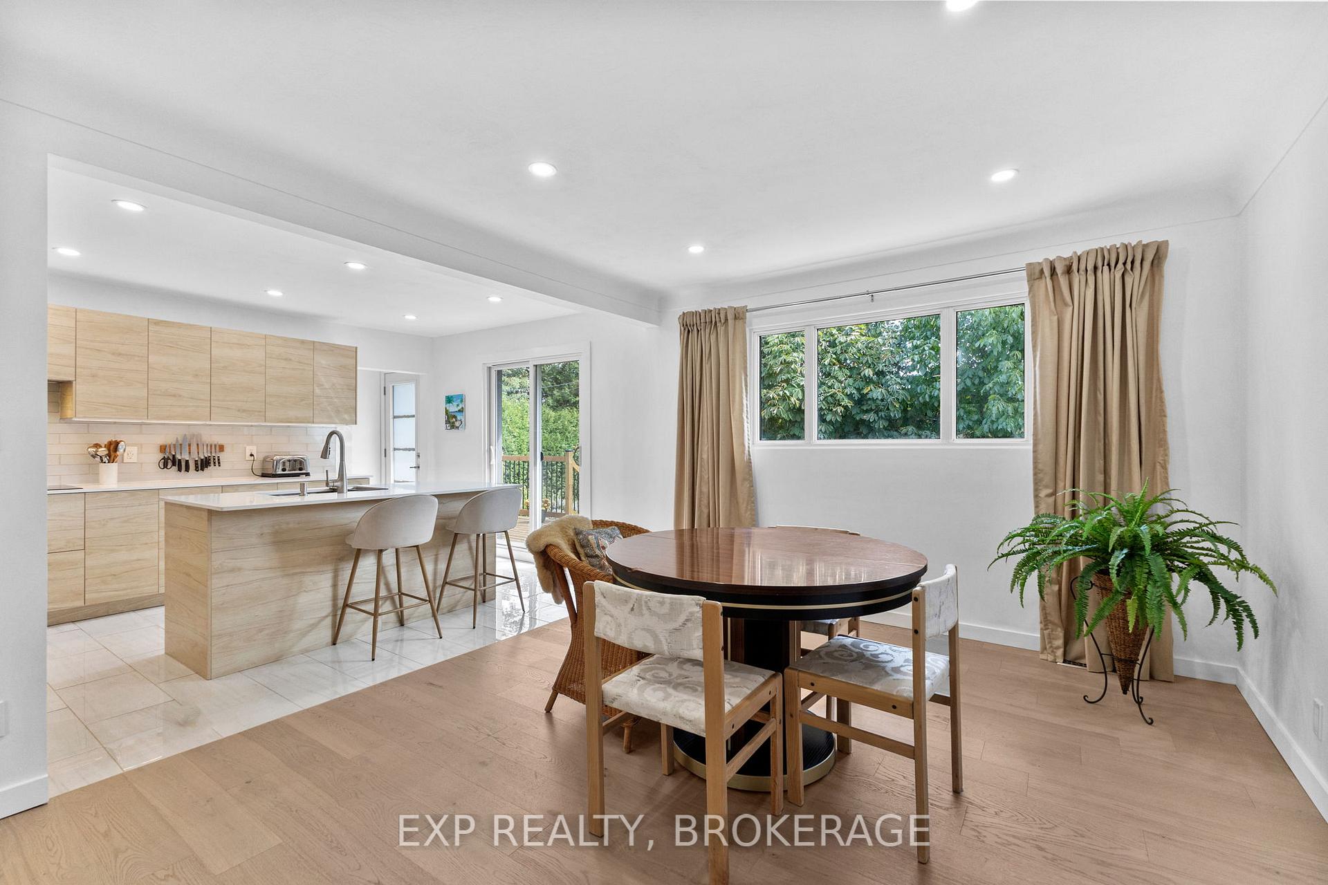 Photo 13 of 1502 Farnsworth Avenue, Ottawa, Alta Vista — HOMEH