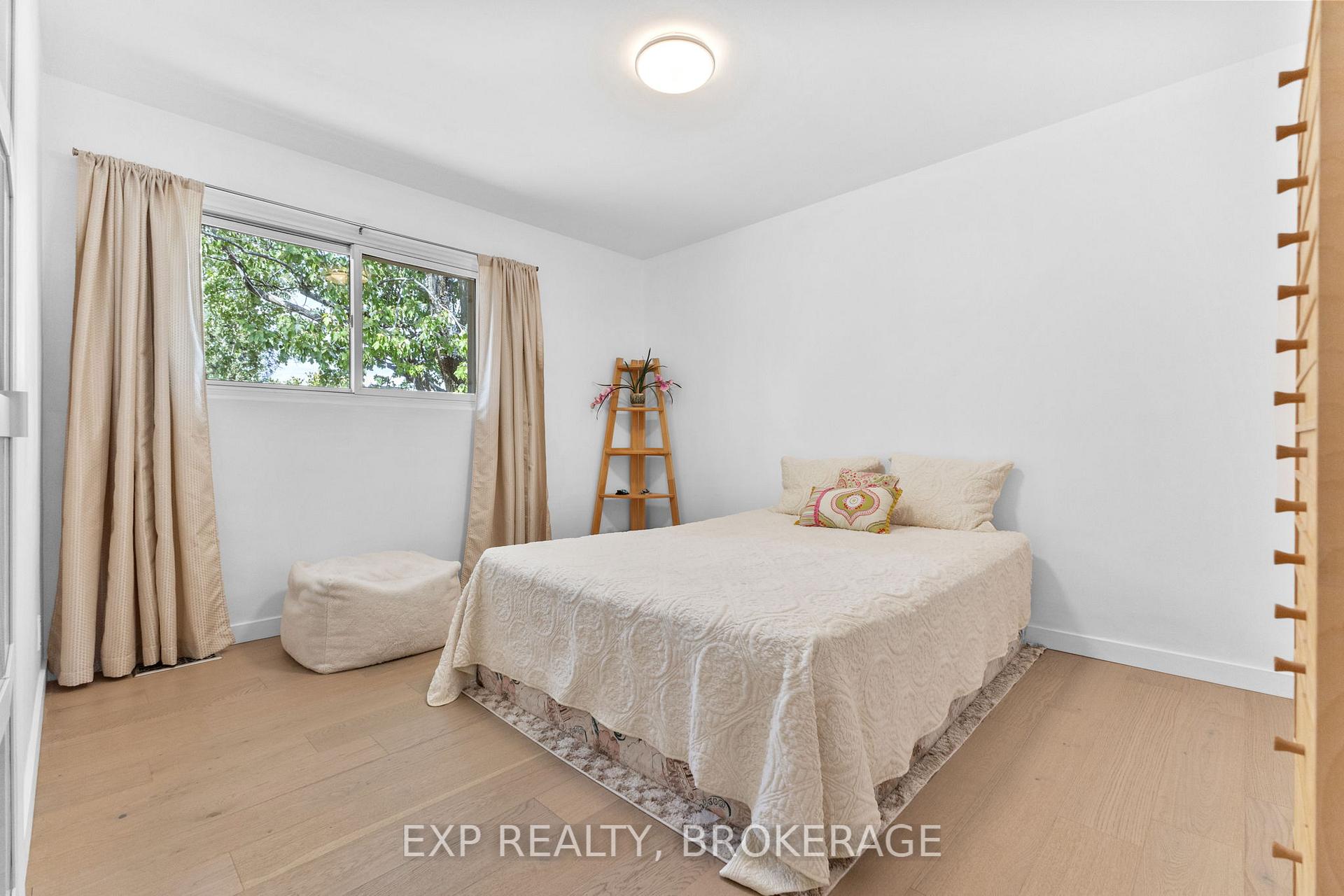 Photo 23 of 1502 Farnsworth Avenue, Ottawa, Alta Vista — HOMEH