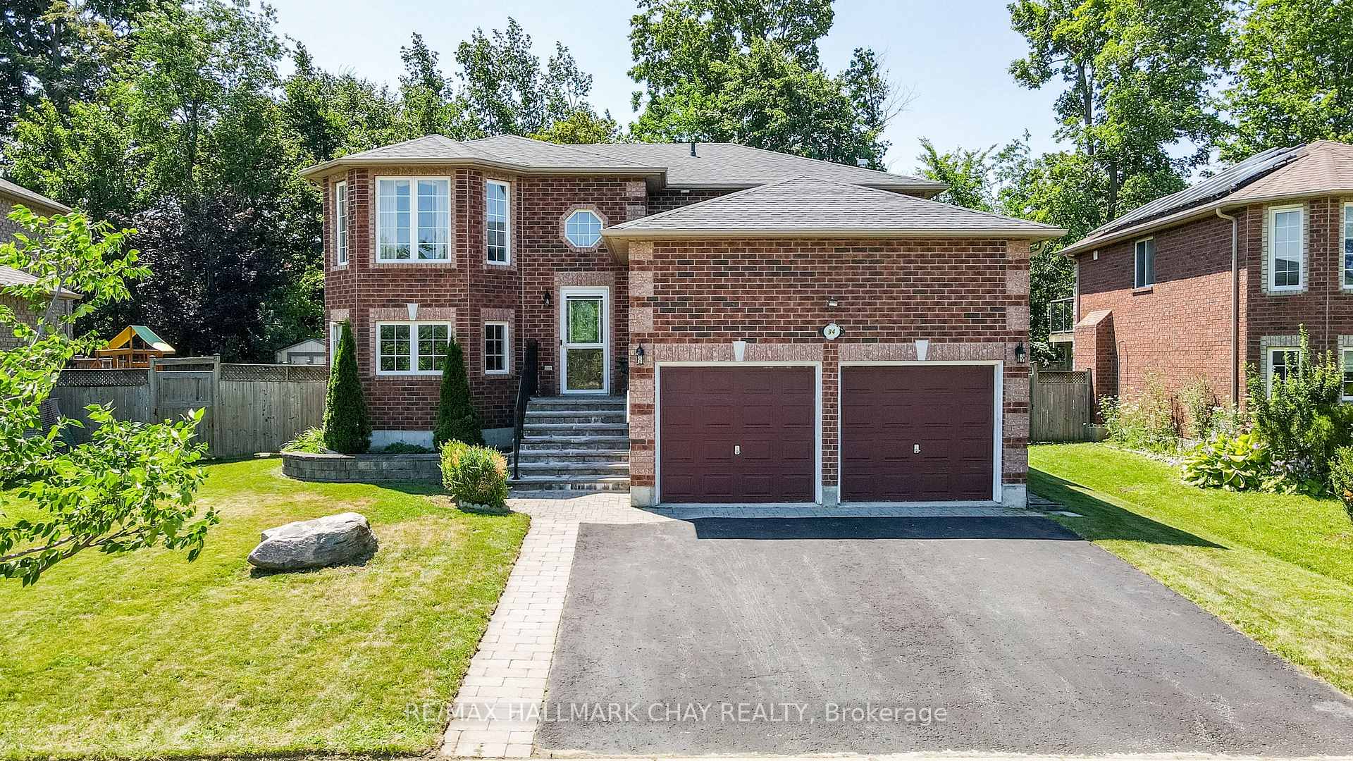 Photo 2 of 94 Sandringham Drive, Barrie, Innis-Shore — HOMEH