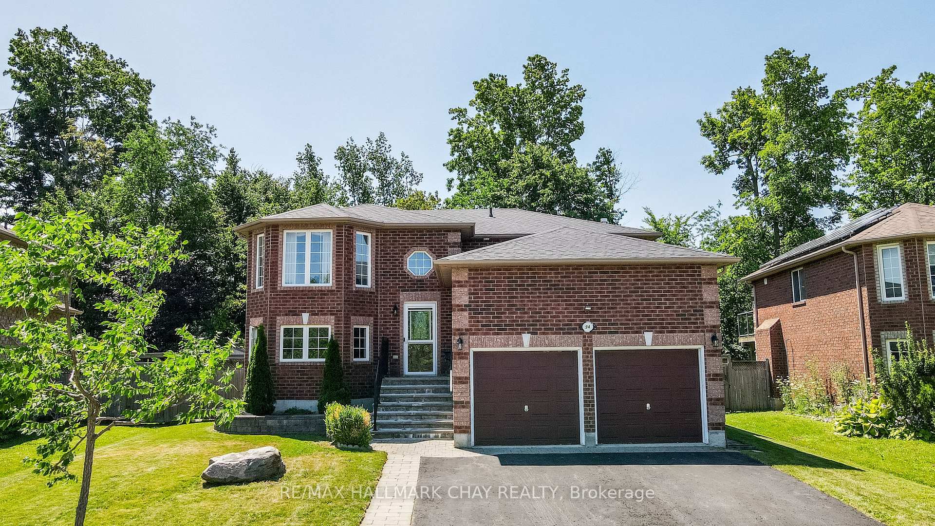 Photo 3 of 94 Sandringham Drive, Barrie, Innis-Shore — HOMEH