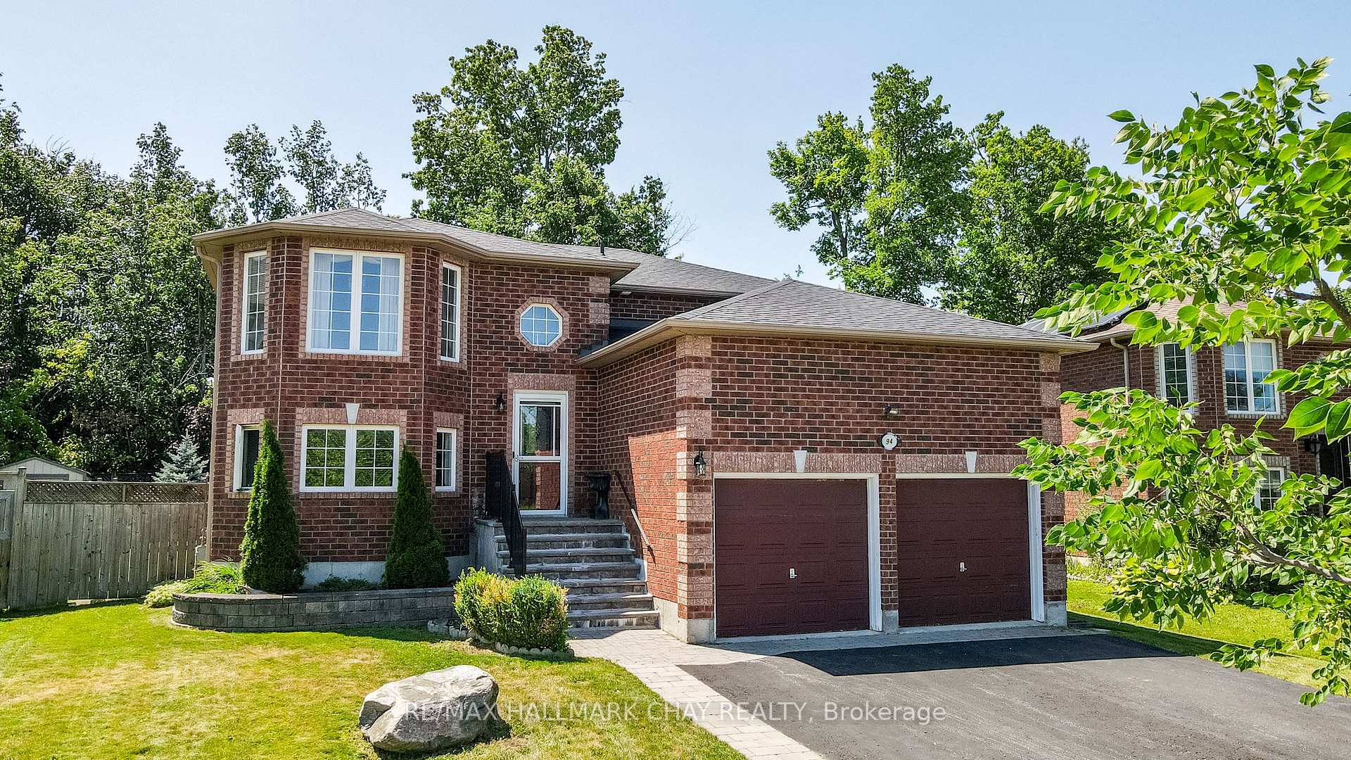 Photo 5 of 94 Sandringham Drive, Barrie, Innis-Shore — HOMEH
