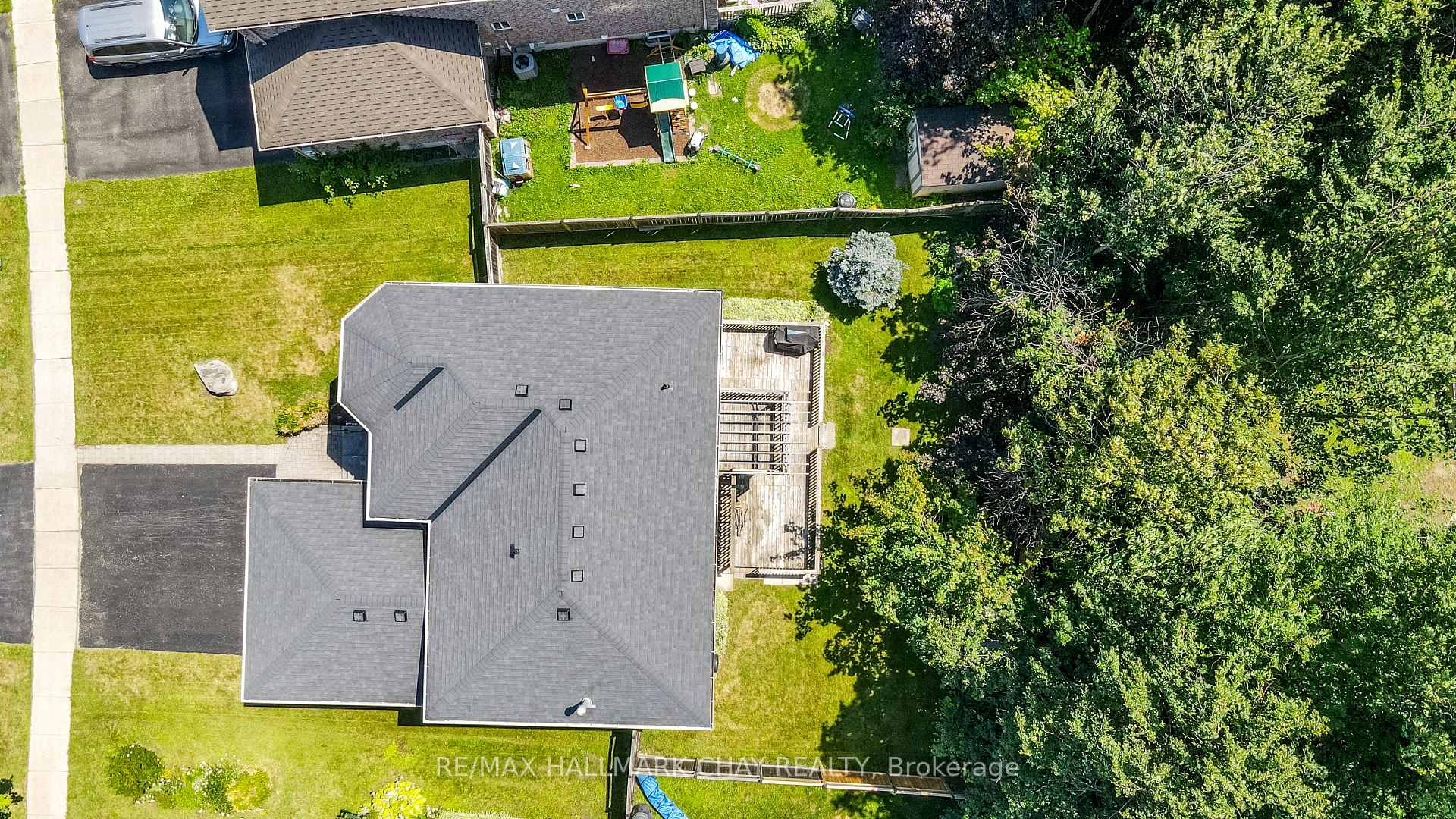 Photo 12 of 94 Sandringham Drive, Barrie, Innis-Shore — HOMEH