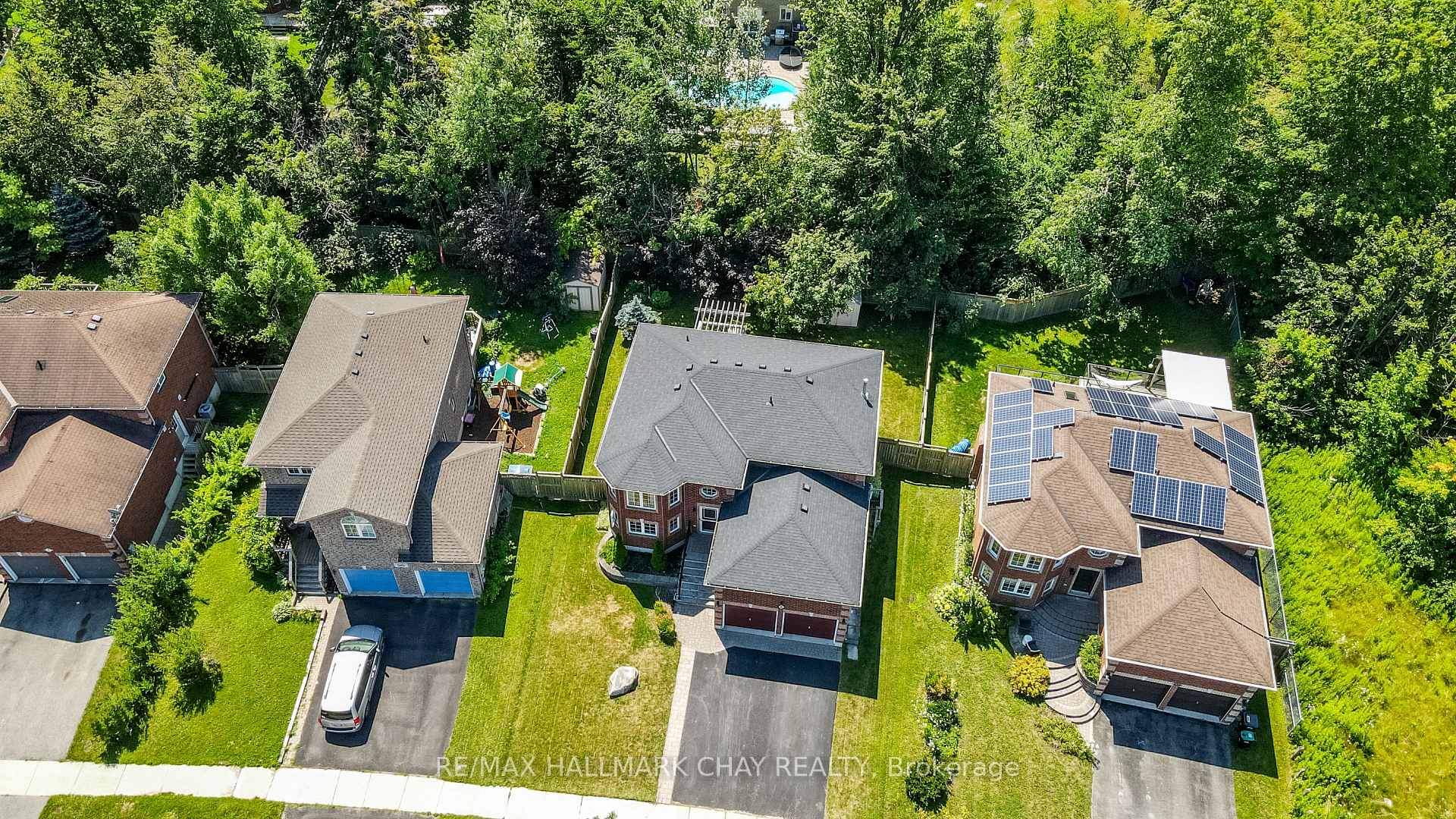 Photo 13 of 94 Sandringham Drive, Barrie, Innis-Shore — HOMEH