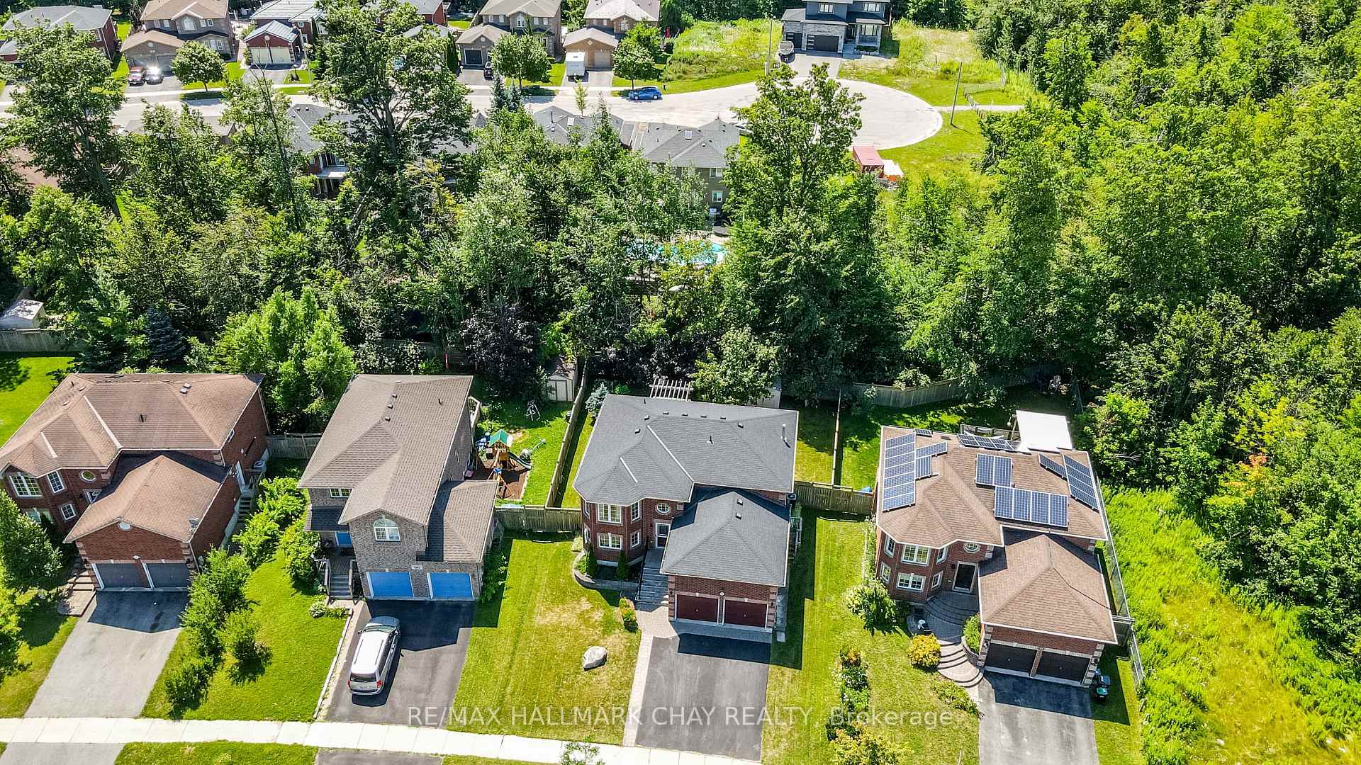 Photo 14 of 94 Sandringham Drive, Barrie, Innis-Shore — HOMEH
