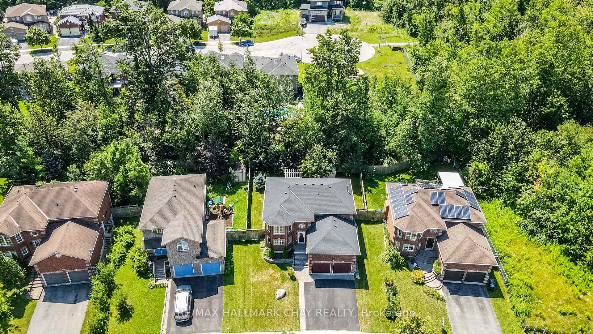 Photo 15 of 94 Sandringham Drive, Barrie, Innis-Shore — HOMEH