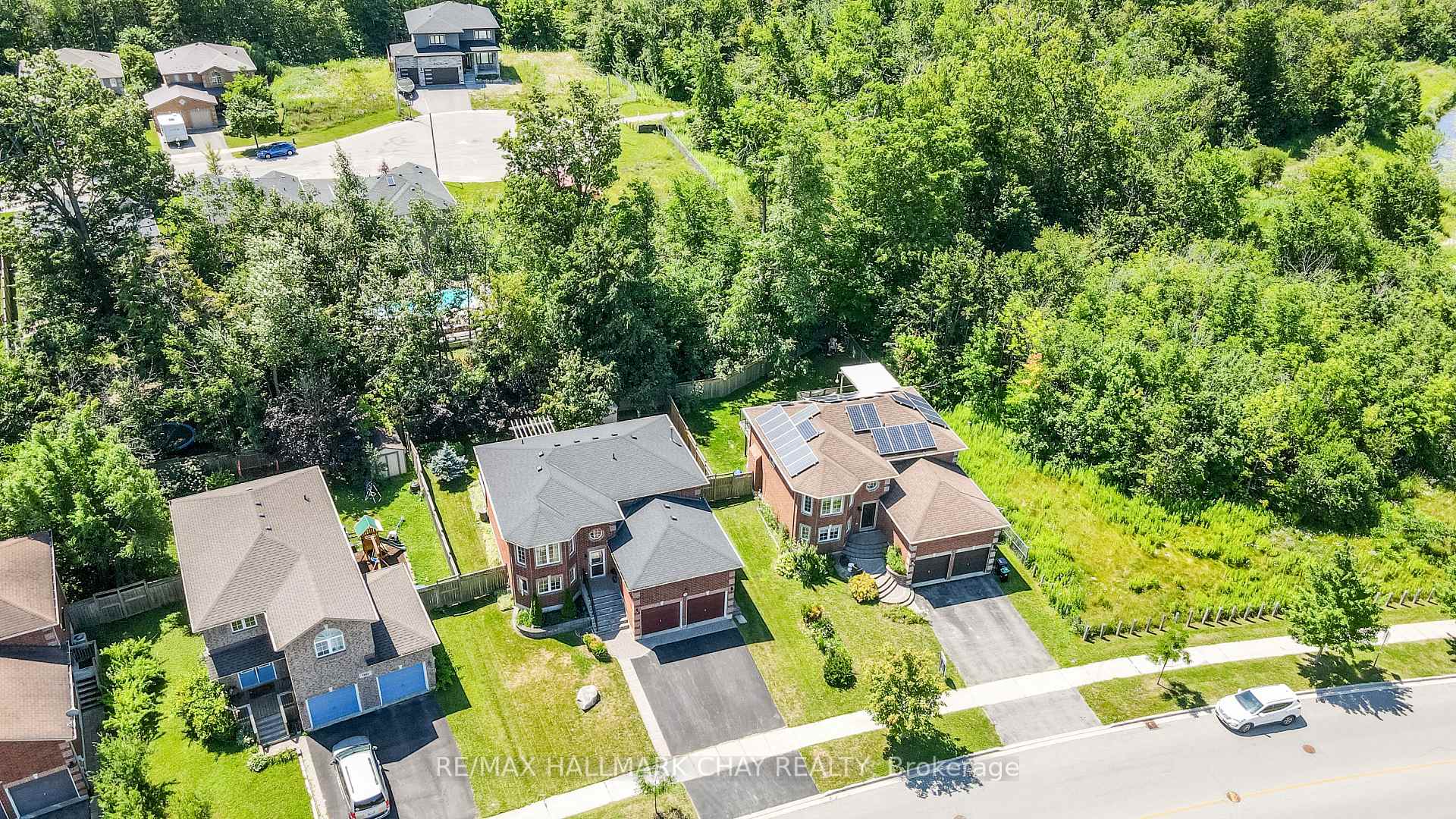 Photo 16 of 94 Sandringham Drive, Barrie, Innis-Shore — HOMEH