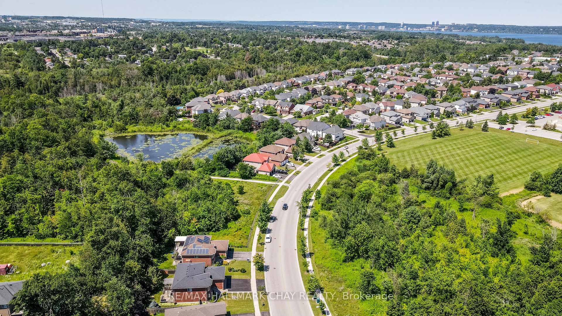 Photo 19 of 94 Sandringham Drive, Barrie, Innis-Shore — HOMEH