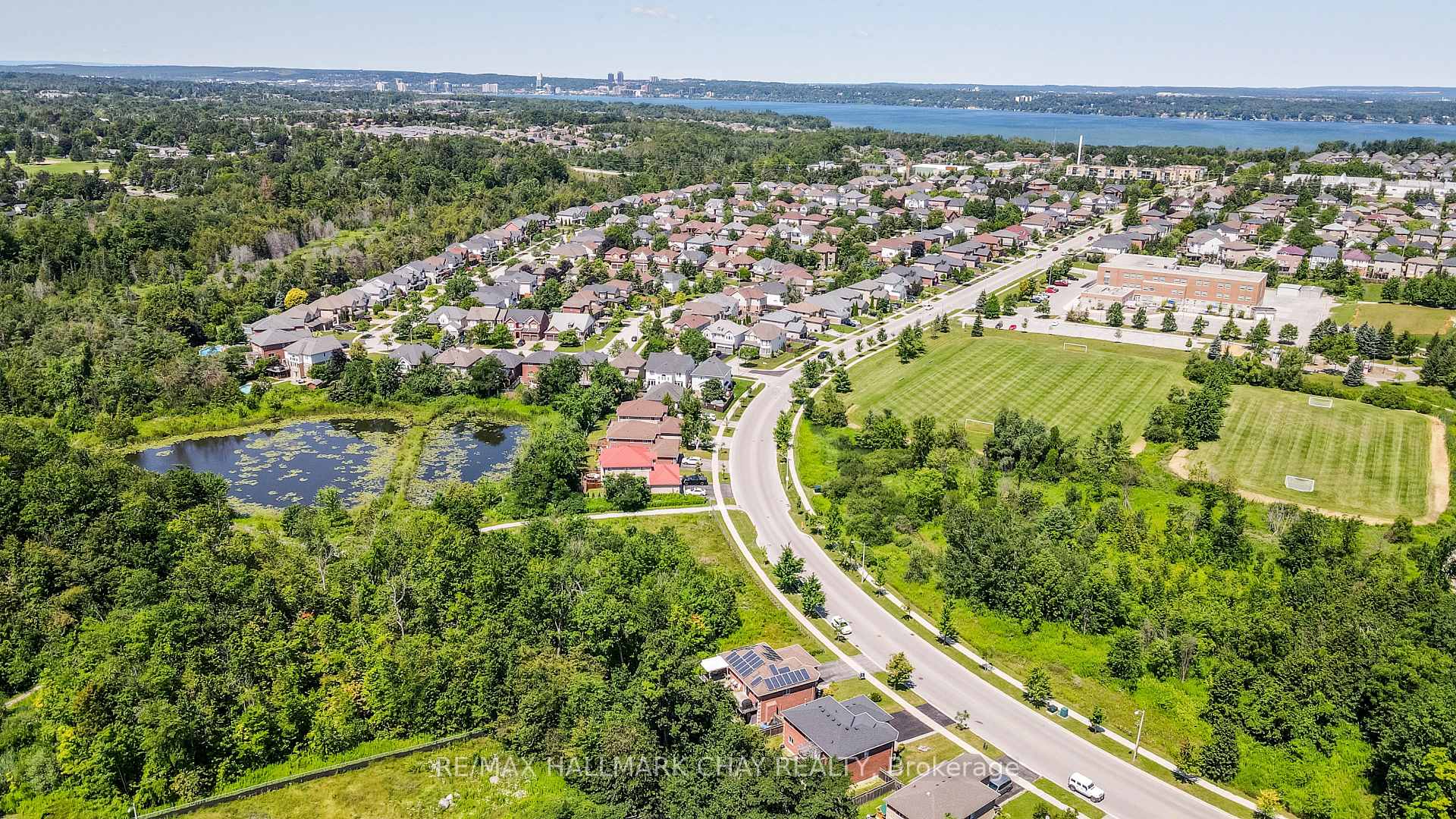 Photo 21 of 94 Sandringham Drive, Barrie, Innis-Shore — HOMEH