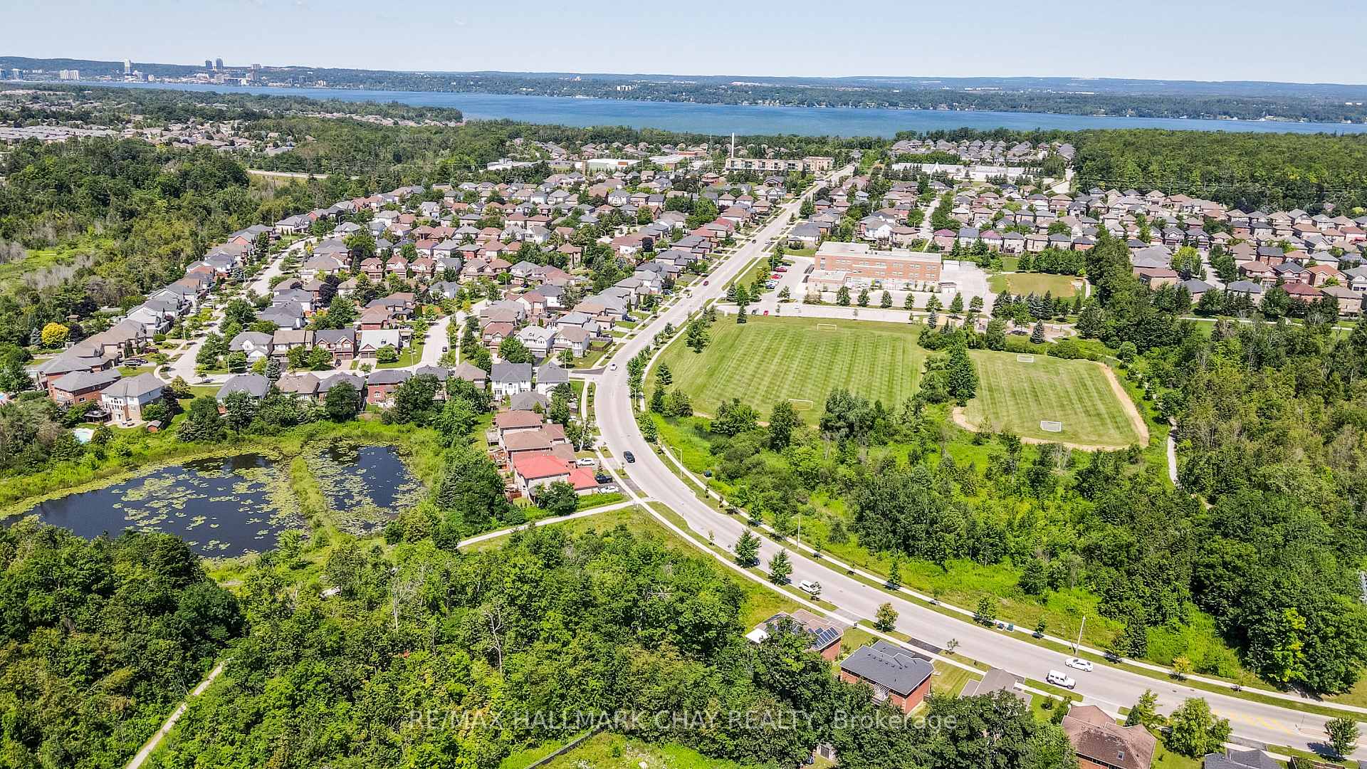 Photo 22 of 94 Sandringham Drive, Barrie, Innis-Shore — HOMEH