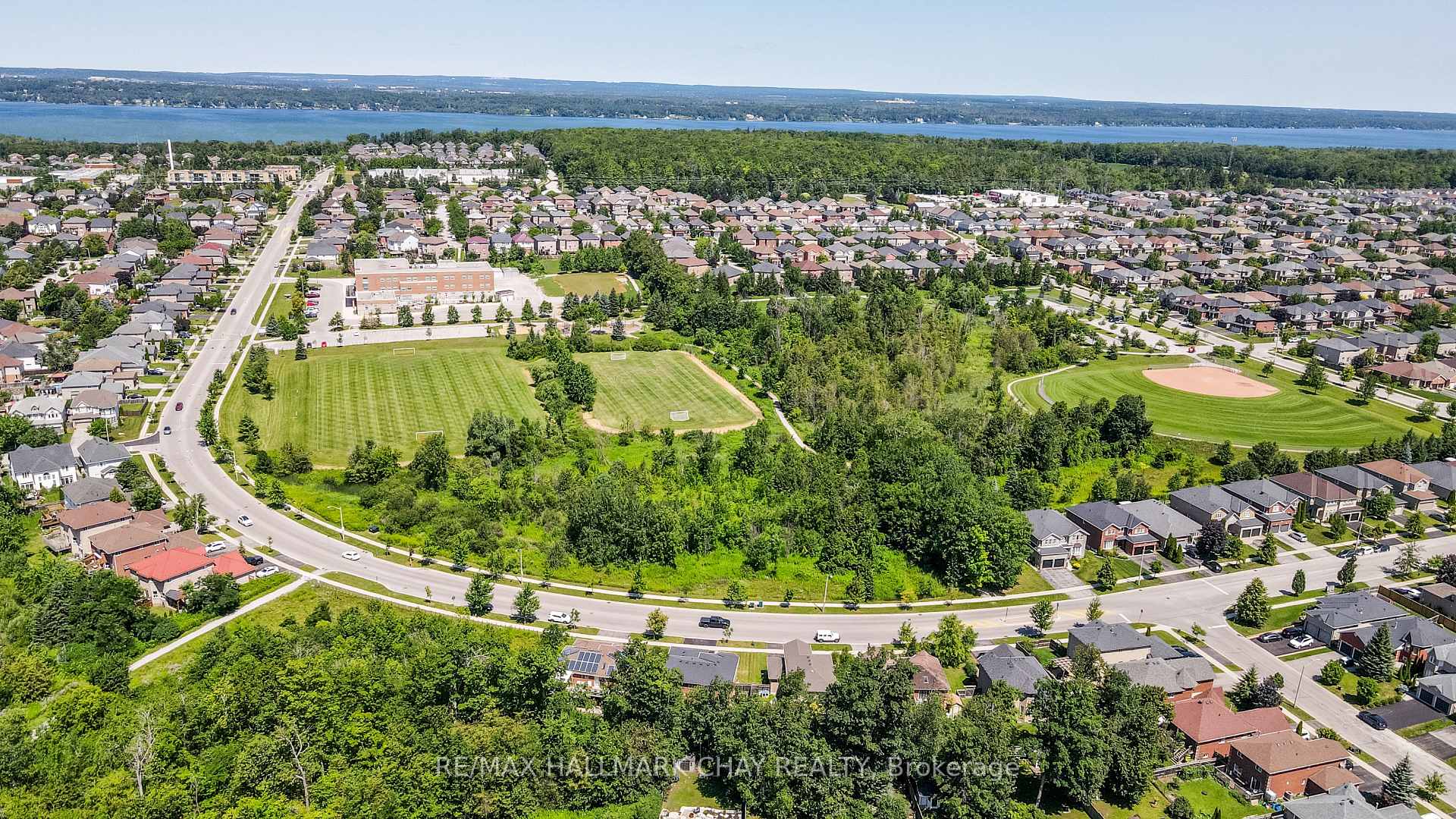 Photo 23 of 94 Sandringham Drive, Barrie, Innis-Shore — HOMEH