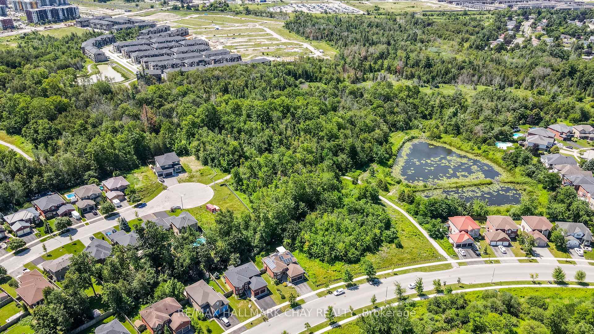 Photo 32 of 94 Sandringham Drive, Barrie, Innis-Shore — HOMEH