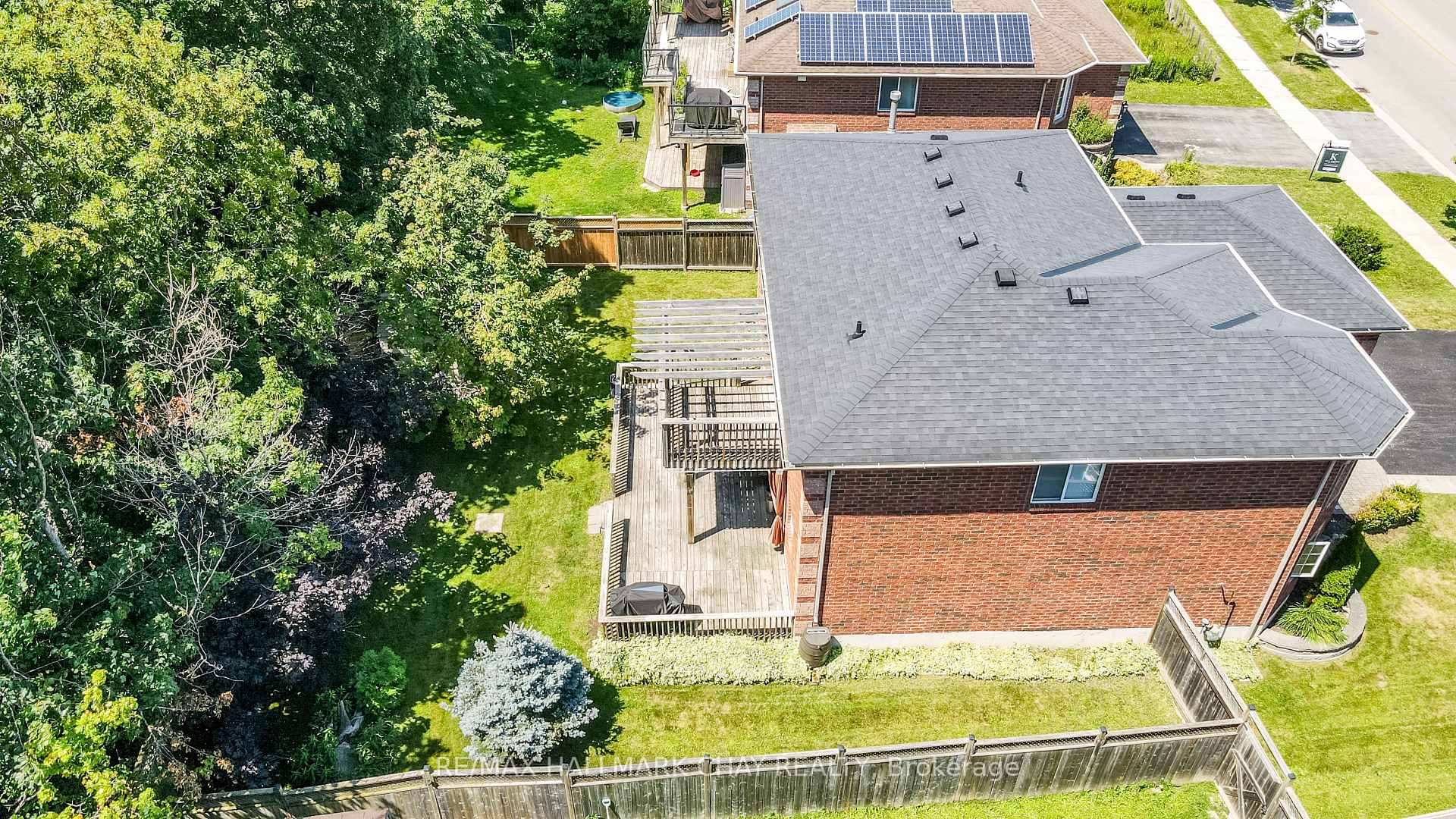 Photo 35 of 94 Sandringham Drive, Barrie, Innis-Shore — HOMEH
