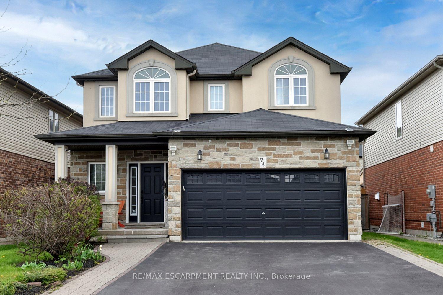 Photo 4 of 74 Lampman Drive, Grimsby, Grimsby West — HOMEH