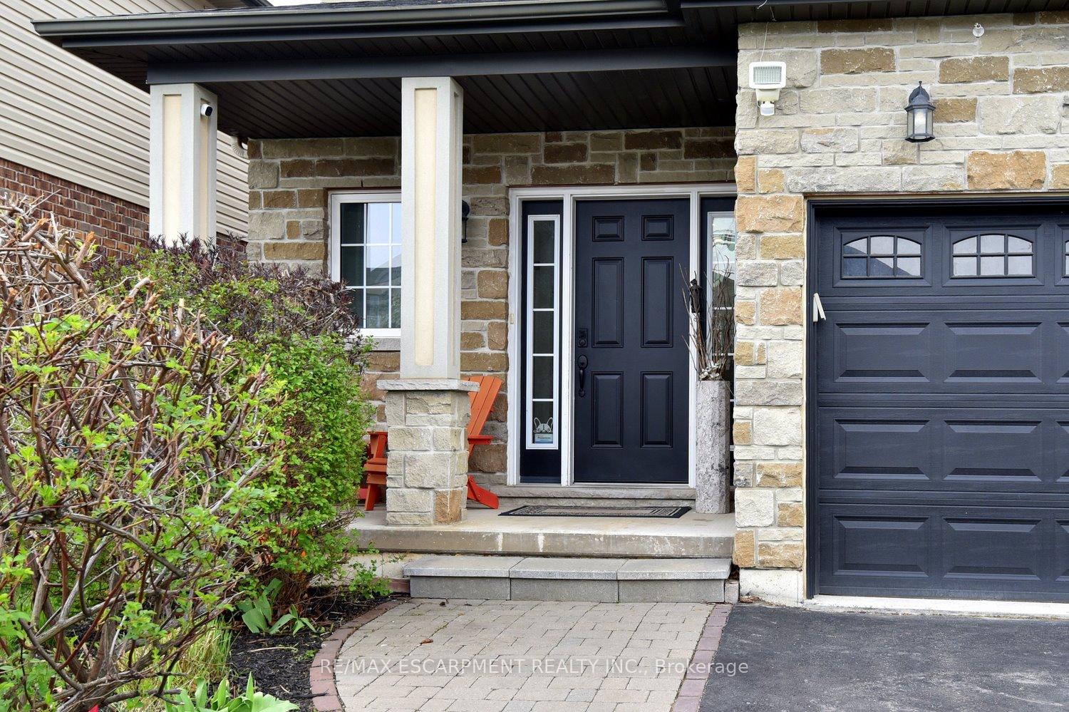 Photo 5 of 74 Lampman Drive, Grimsby, Grimsby West — HOMEH