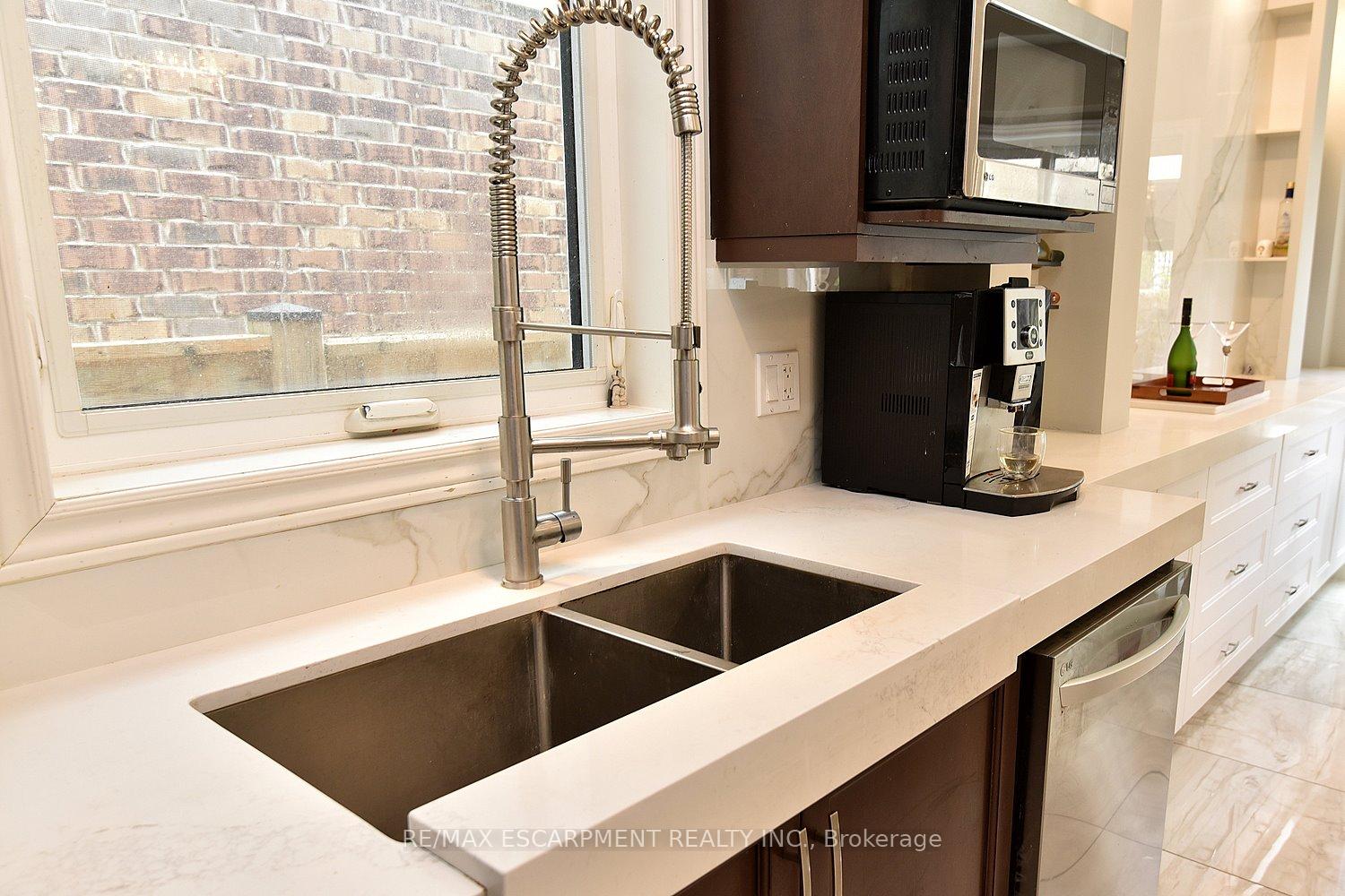Photo 15 of 74 Lampman Drive, Grimsby, Grimsby West — HOMEH