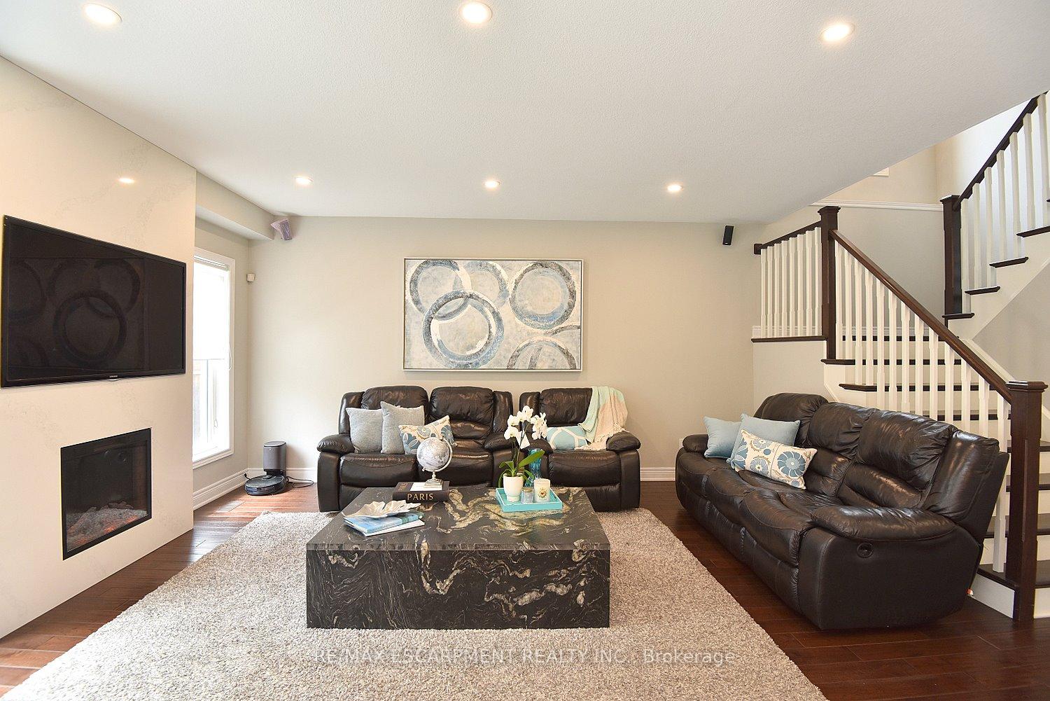 Photo 18 of 74 Lampman Drive, Grimsby, Grimsby West — HOMEH