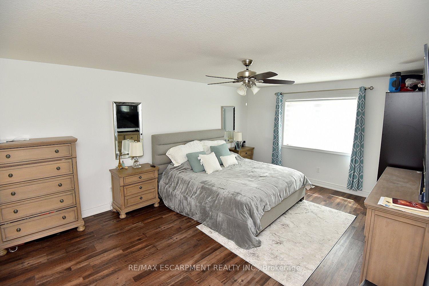Photo 25 of 74 Lampman Drive, Grimsby, Grimsby West — HOMEH
