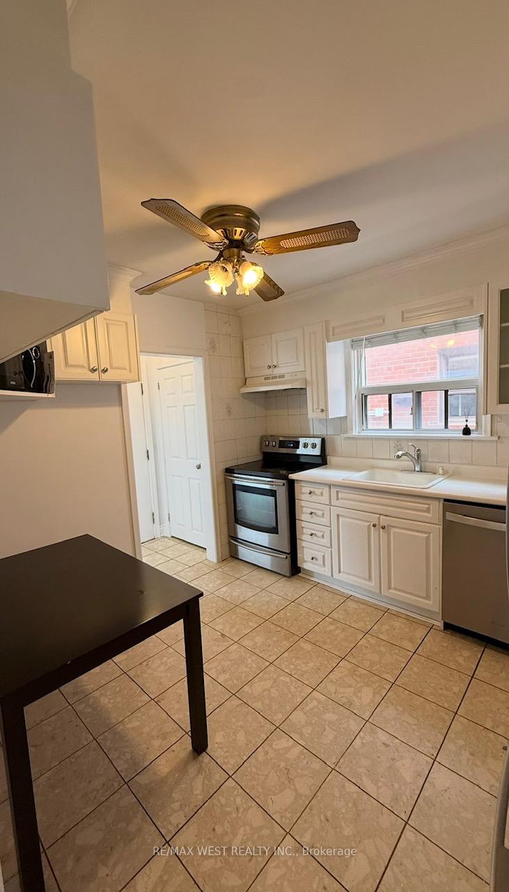 Photo 7 of Unit 2, 108 Kirknewton Road, Toronto, Caledonia-Fairbank — HOMEH