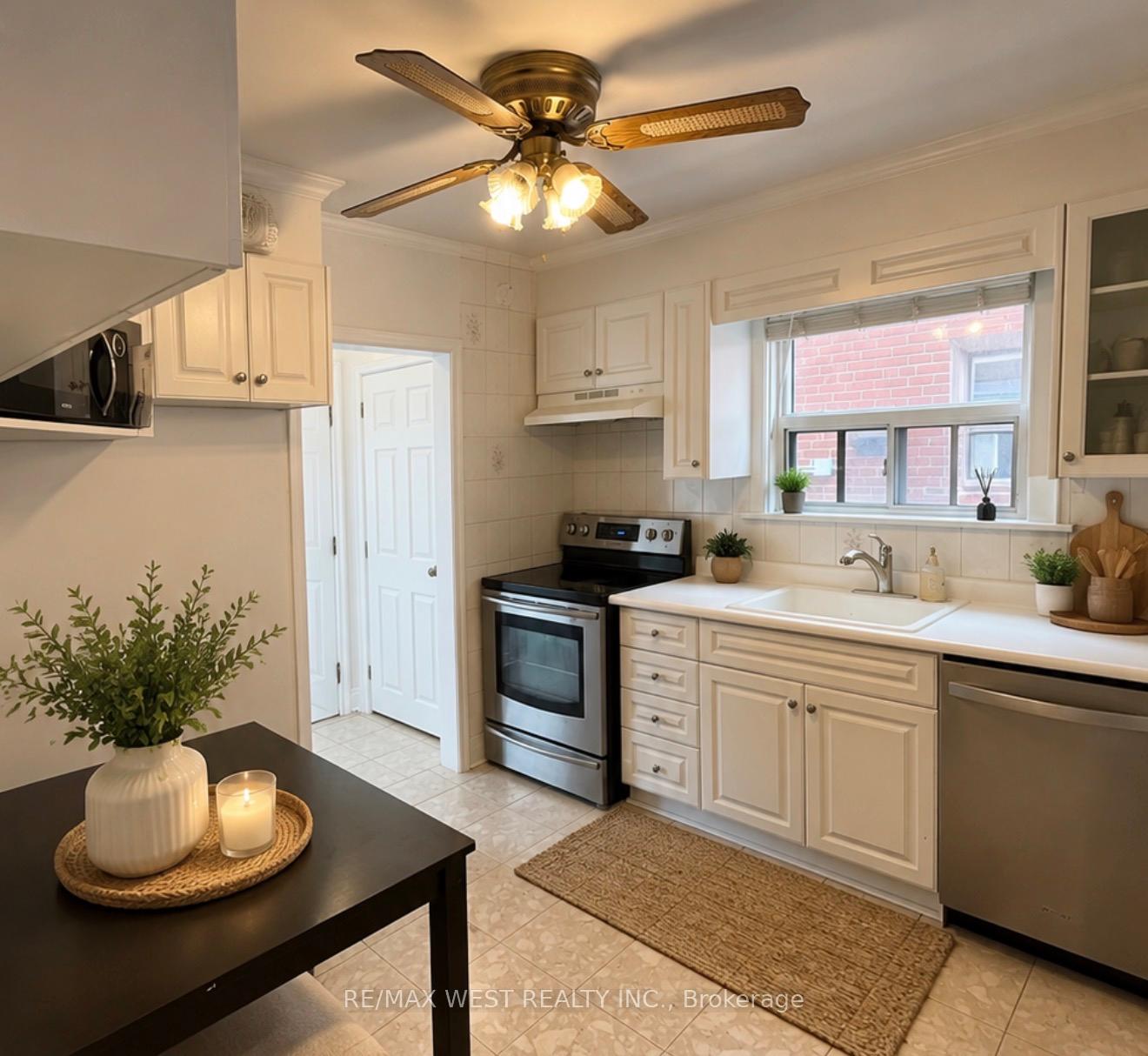 Photo 8 of Unit 2, 108 Kirknewton Road, Toronto, Caledonia-Fairbank — HOMEH