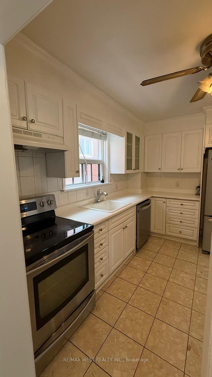 Photo 9 of Unit 2, 108 Kirknewton Road, Toronto, Caledonia-Fairbank — HOMEH