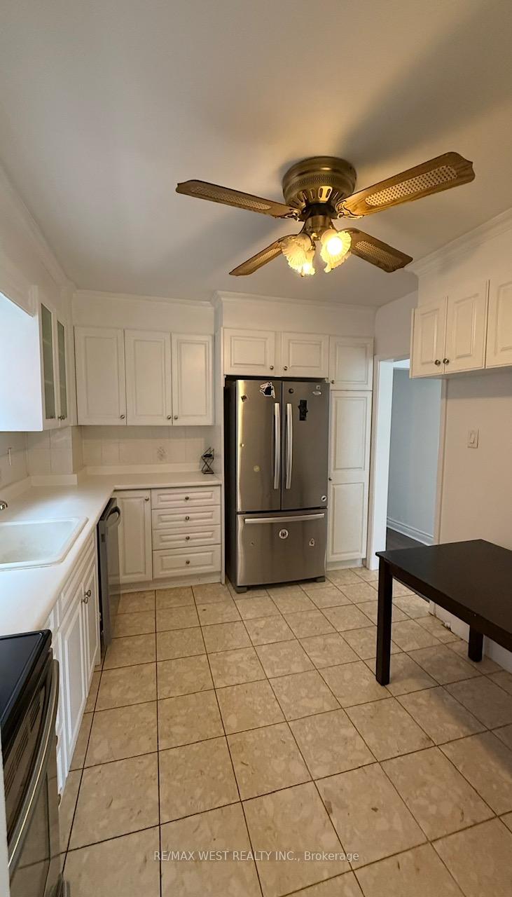 Photo 11 of Unit 2, 108 Kirknewton Road, Toronto, Caledonia-Fairbank — HOMEH