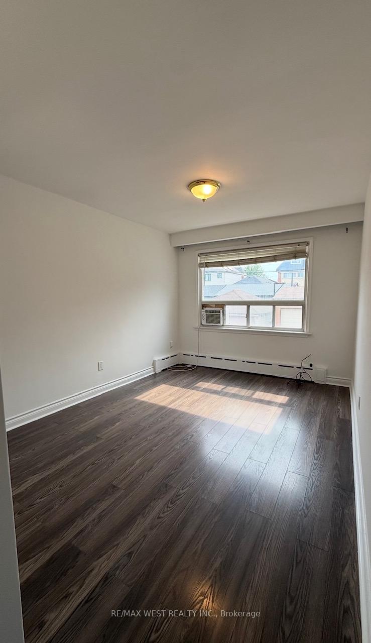 Photo 13 of Unit 2, 108 Kirknewton Road, Toronto, Caledonia-Fairbank — HOMEH