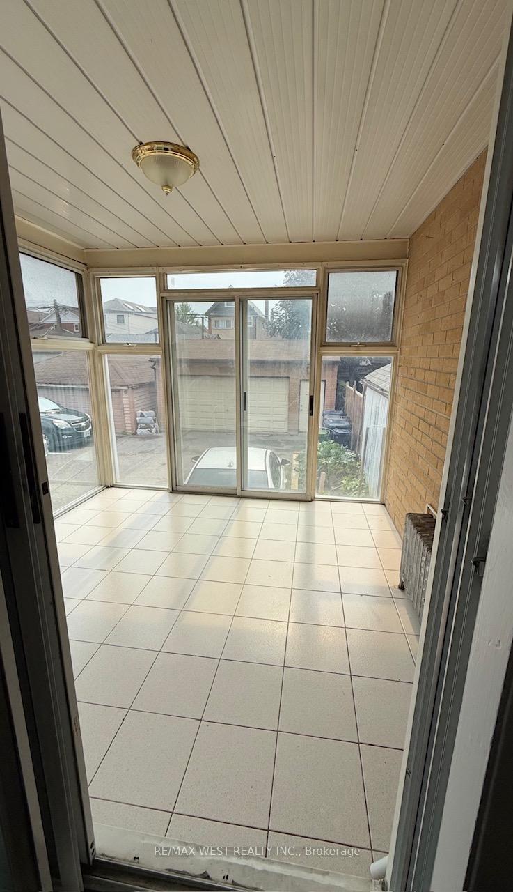 Photo 19 of Unit 2, 108 Kirknewton Road, Toronto, Caledonia-Fairbank — HOMEH