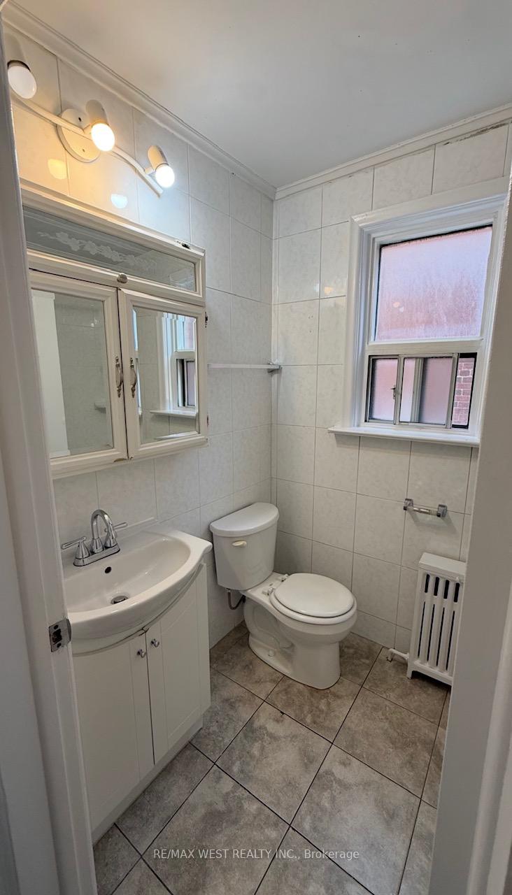 Photo 20 of Unit 2, 108 Kirknewton Road, Toronto, Caledonia-Fairbank — HOMEH