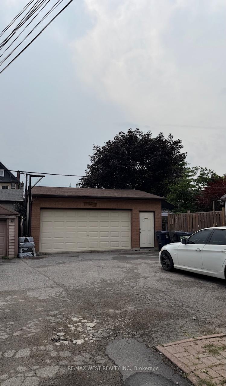 Photo 21 of Unit 2, 108 Kirknewton Road, Toronto, Caledonia-Fairbank — HOMEH
