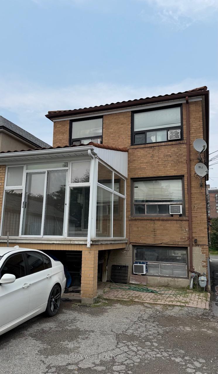 Photo 22 of Unit 2, 108 Kirknewton Road, Toronto, Caledonia-Fairbank — HOMEH