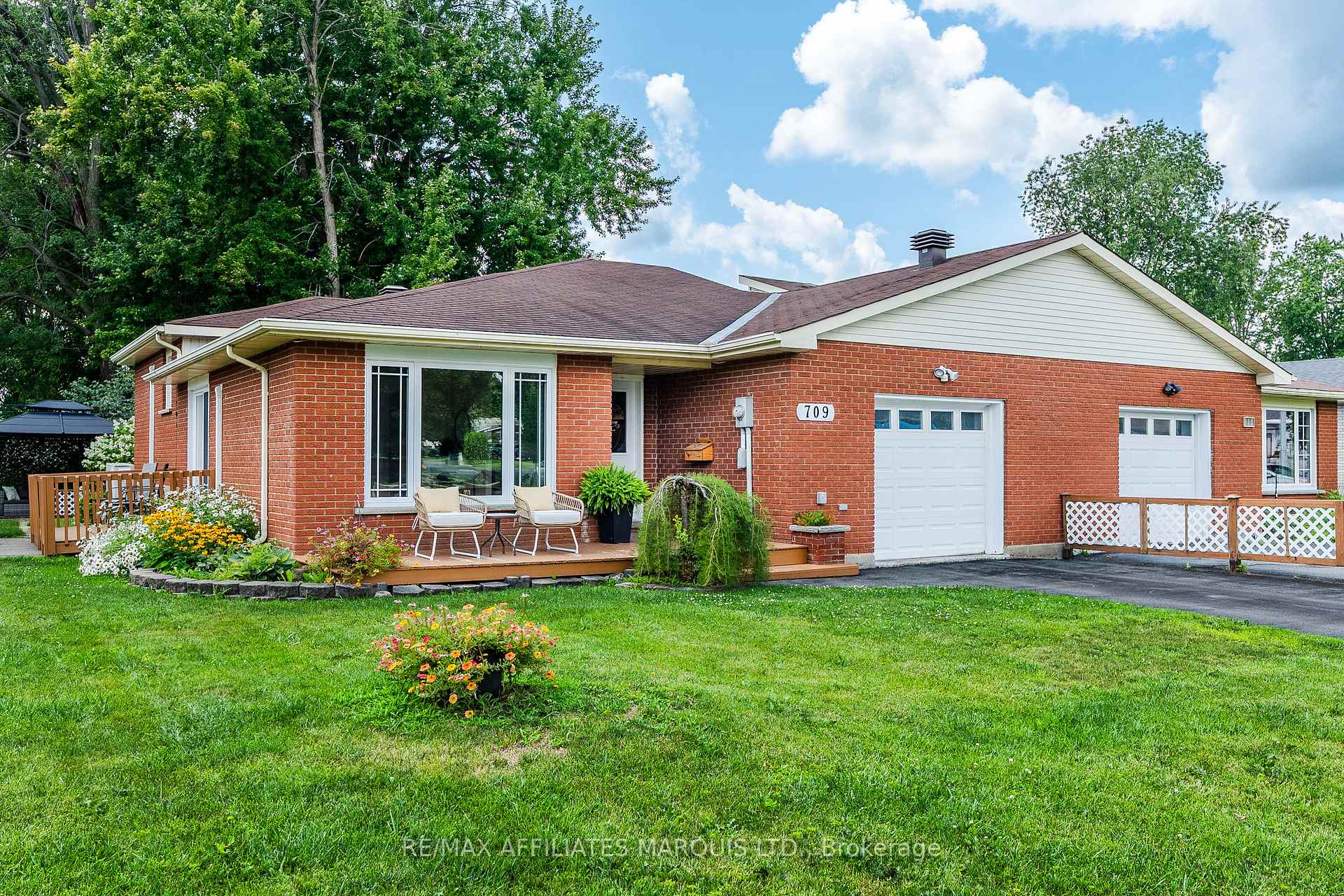 Photo 1 of 709 Champlain Drive, Cornwall, Cornwall — HOMEH